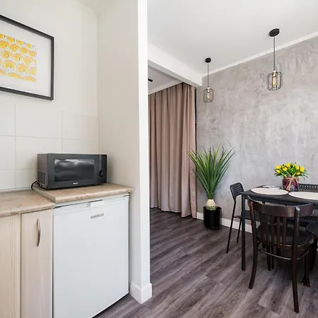 Апартаменти Nowolipie Cozy Haven By Bookinghost